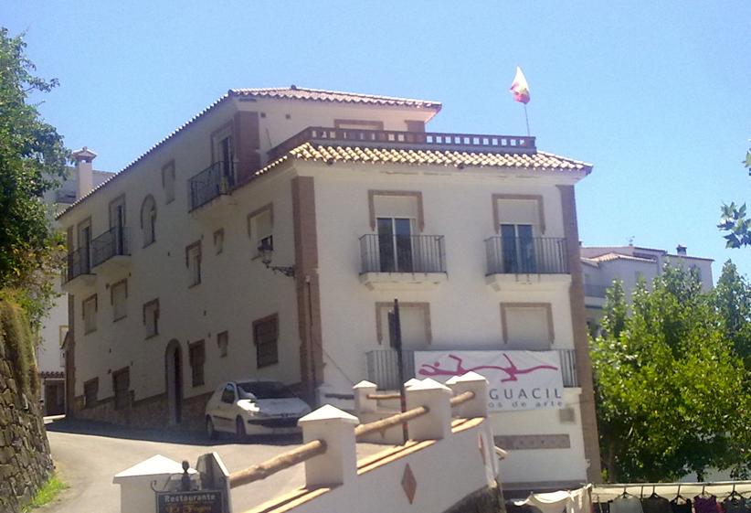 CINCO VIVIENDAS Y DOS LOCALES COMERCIALES EN “LA REDONDA” S/N, GENALGUACIL, MALAGA.